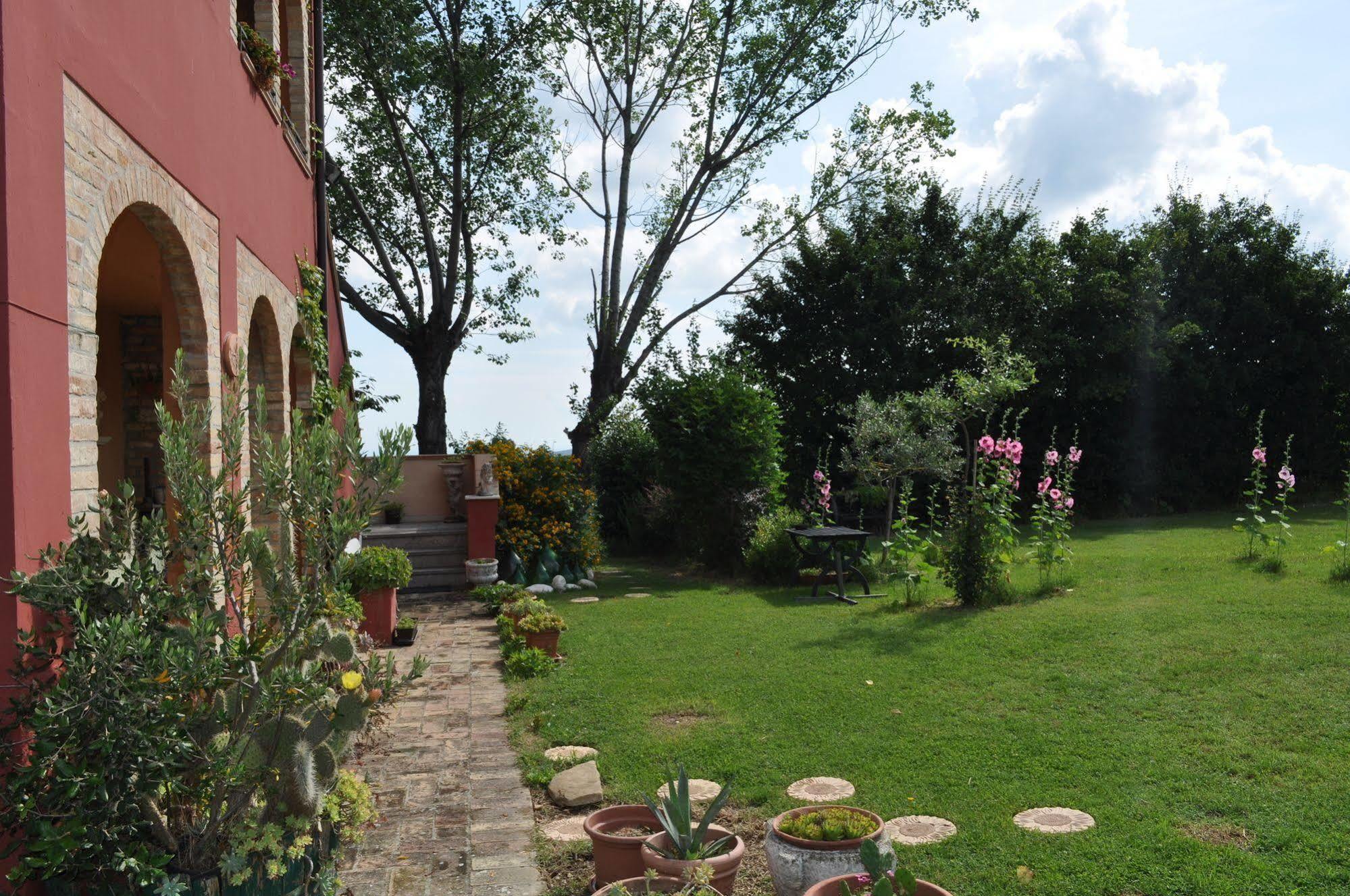 Hotel Isola Dei Calanchi Atri Exterior foto